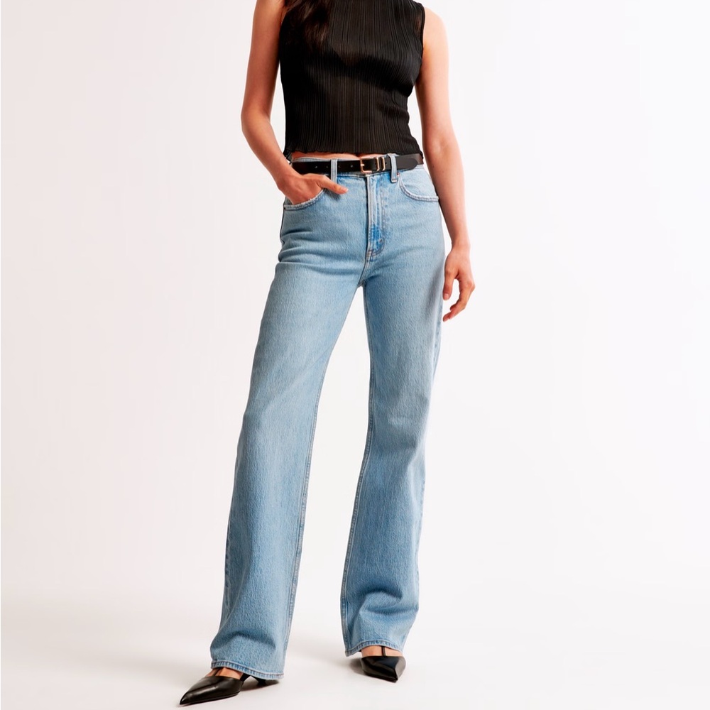 Abercrombie High Rise 90s Relaxed Jeans in Medium Wash in 28L
